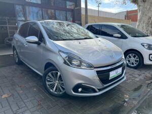 Peugeot 208. Feline 2017