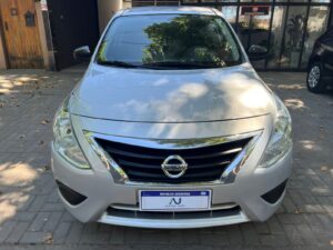 Nissan Versa. Advance 2021