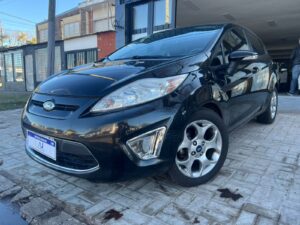 Ford Fiesta. Titanium 2013